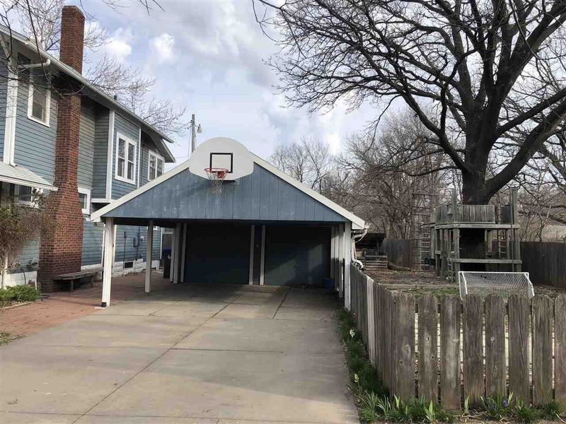 600 E 7th, Newton, KS 67114