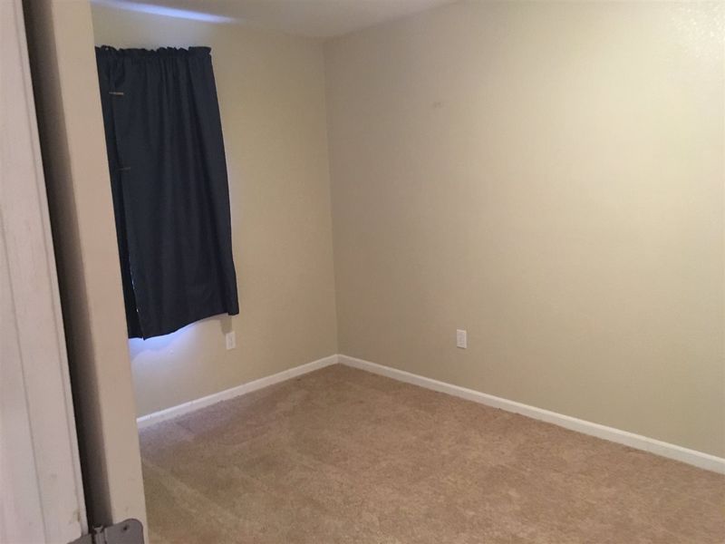 111 SW 11th St, Newton, KS 67114