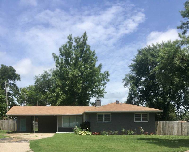 1012 E 2nd St, Eureka, KS 67045