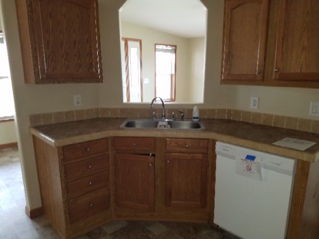 1304 Westover Ln, Hesston, KS 67062