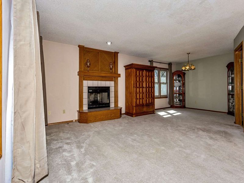 6547 E Saint James, Bel Aire, KS 67220