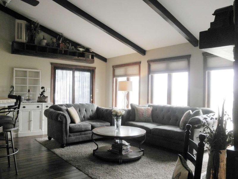 14 Fleetwood Dr, Winfield, KS 67156