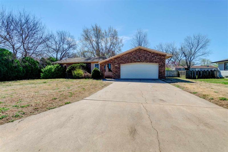 205 Brookside Dr, Newton, KS 67114
