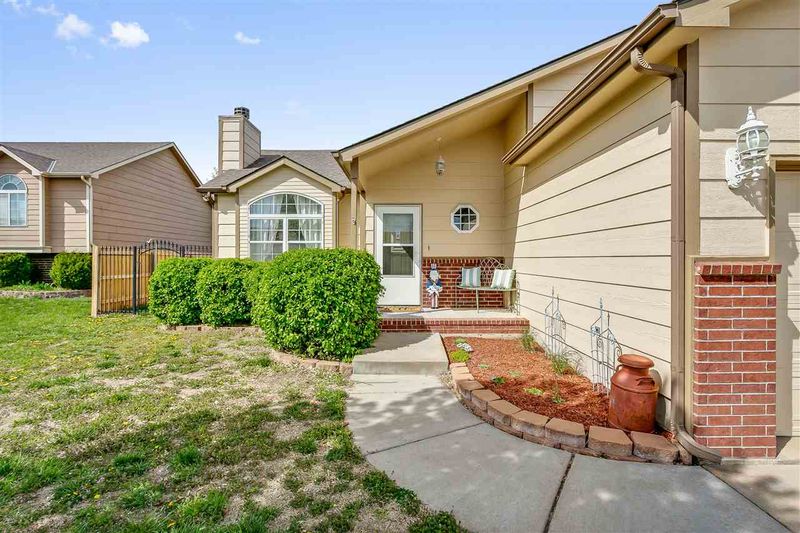 2534 E Cambridge Ct, Park City, KS 67219