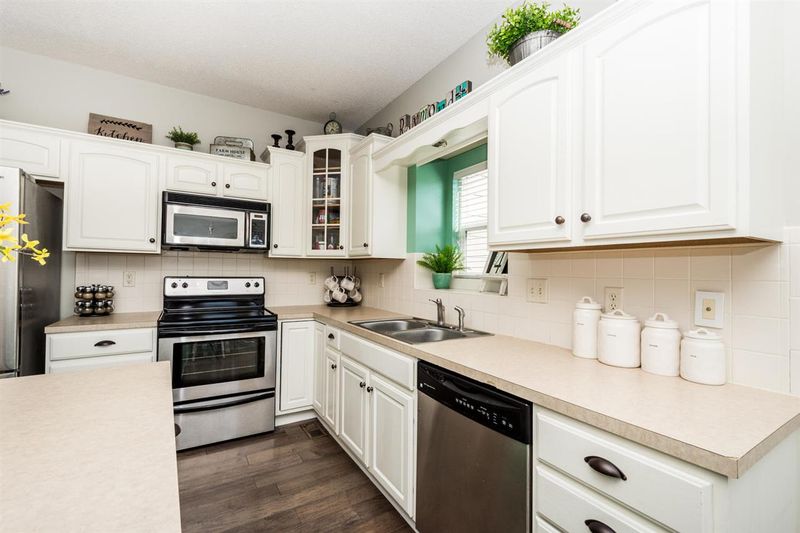 2407 Eastridge Ct, Goddard, KS 67052