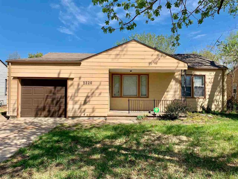 2220 S Grove St, Wichita, KS 67211