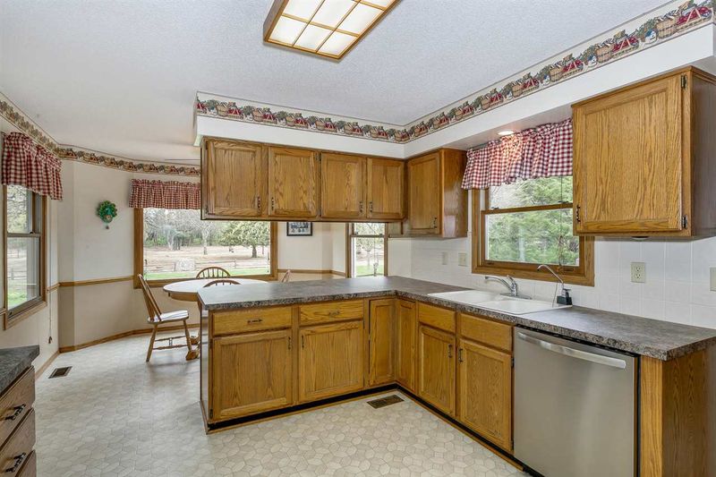 1578 E Deer Trail Dr, Mulvane, KS 67110