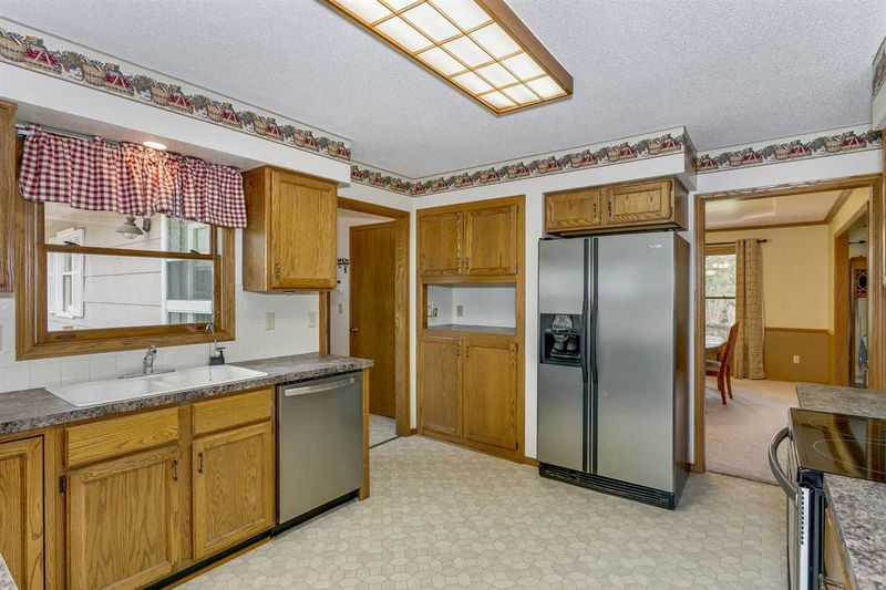 1578 E Deer Trail Dr, Mulvane, KS 67110
