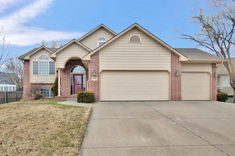520 W 2nd St, Andover, KS 67002