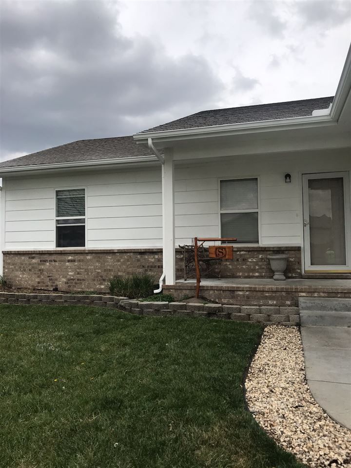 1114 N Longview Dr, Valley Center, KS 67147