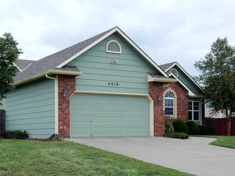 5216 E 48th St N, Bel Aire, KS 67220