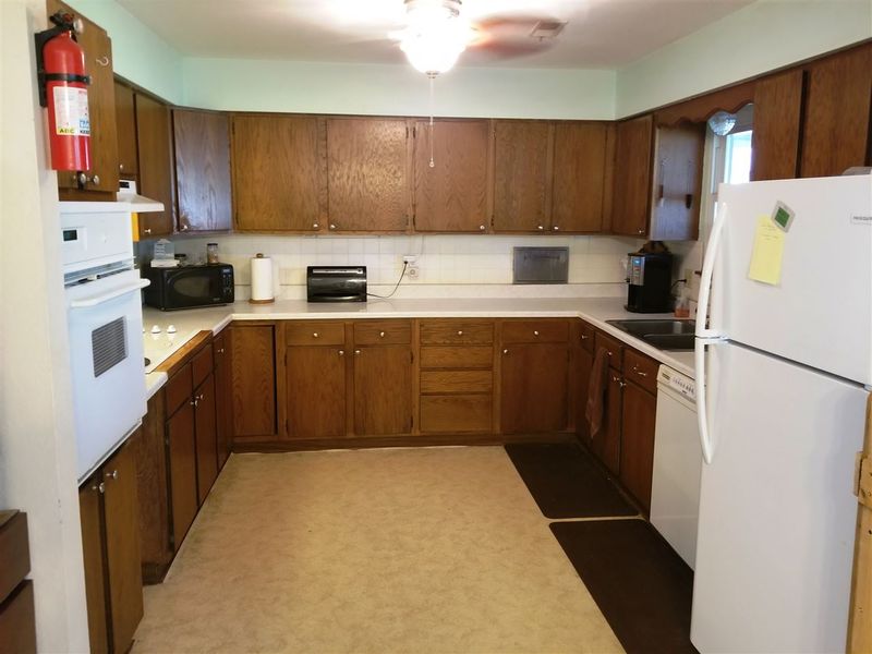 612 Michael Rd, Newton, KS 67114