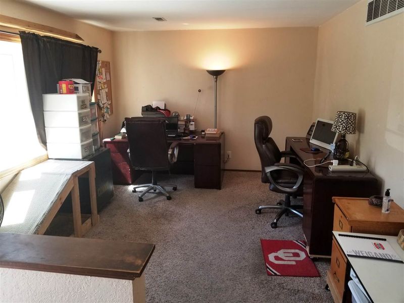 612 Michael Rd, Newton, KS 67114