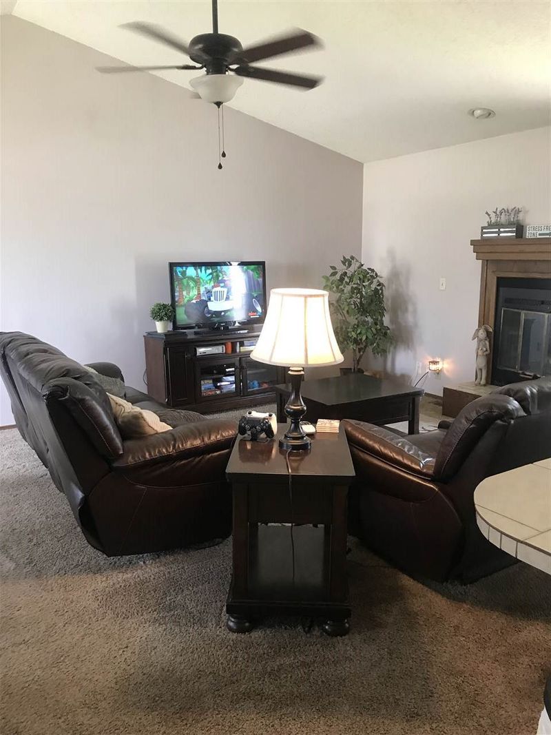 1213 Mccaskey Dr, Rose Hill, KS 67133
