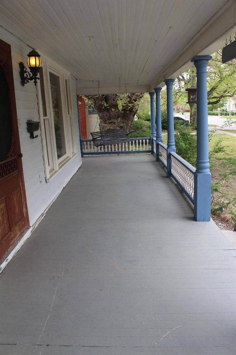 120 E 1st St, Newton, KS 67114
