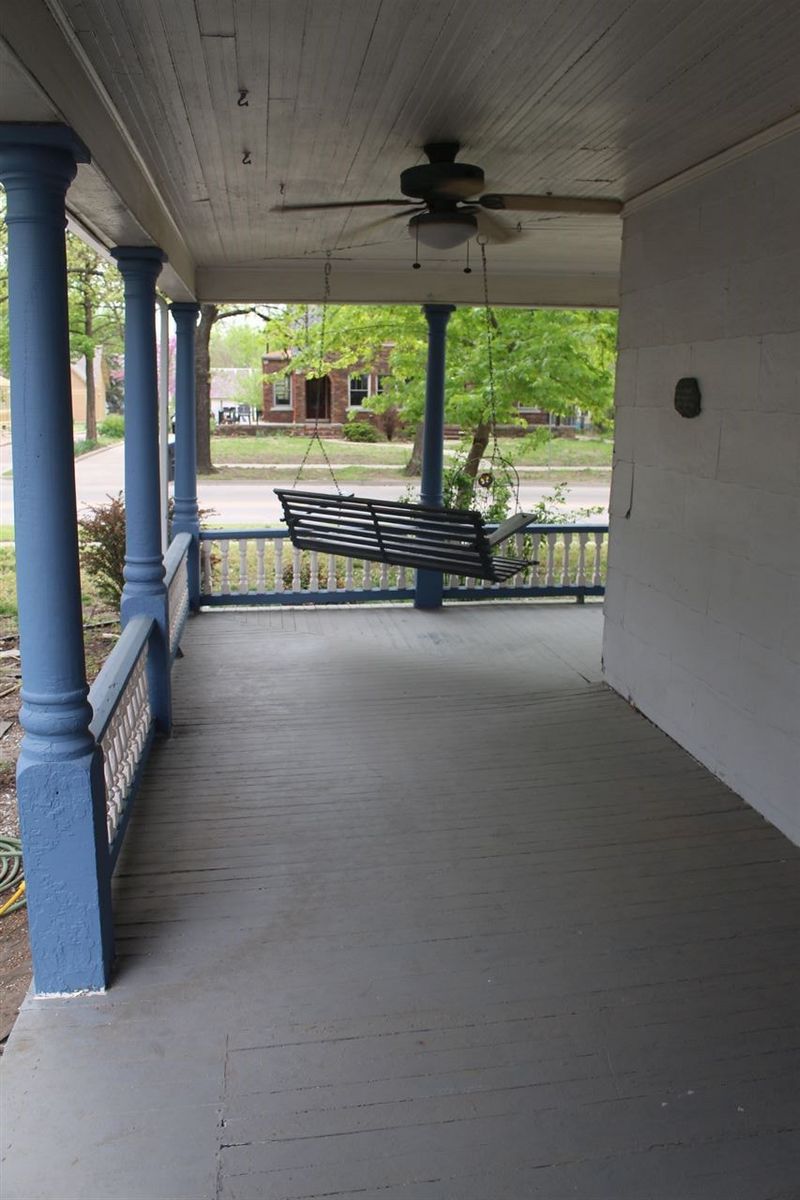 120 E 1st St, Newton, KS 67114
