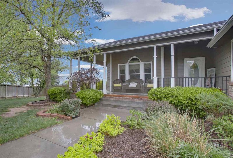 4835 E Willow Point Ct, Bel Aire, KS 67220