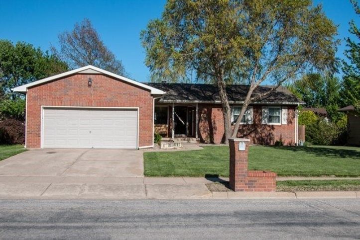 614 S Walnut St, Goddard, KS 67052