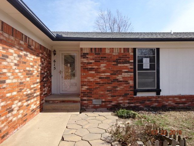 615 N Circle Dr, Wellington, KS 67152