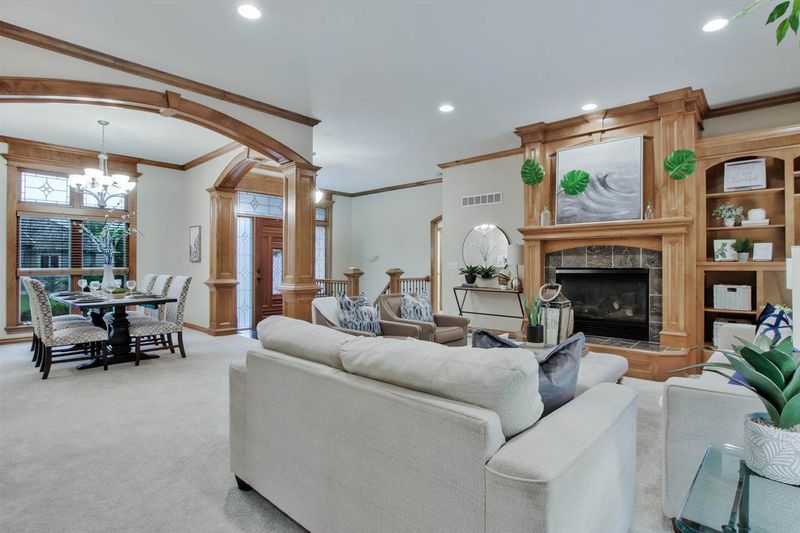 1624 E Tiara Pines Pl, Derby, KS 67037