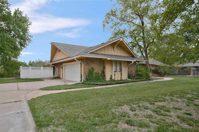 14705 E Willowbend Cir, Wichita, KS 67230