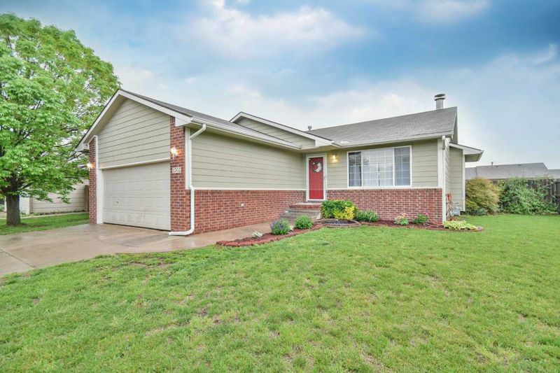 1702 E Summerwood St, Goddard, KS 67052
