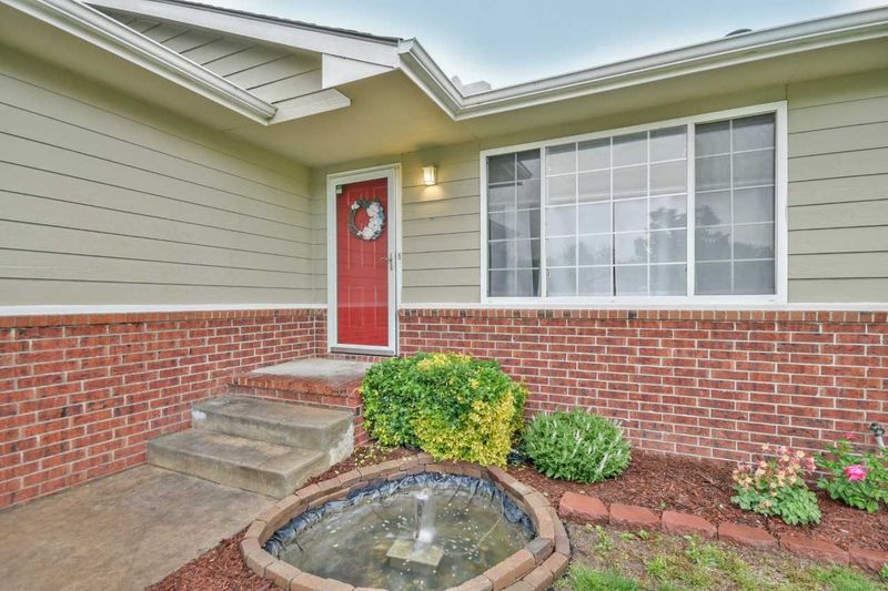 1702 E Summerwood St, Goddard, KS 67052