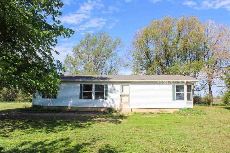 8329 N Ridge Rd, Valley Center, KS 67147