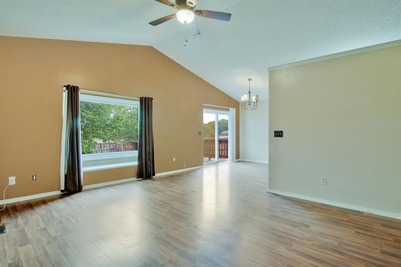 10614 E Lockmoor St, Wichita, KS 67207