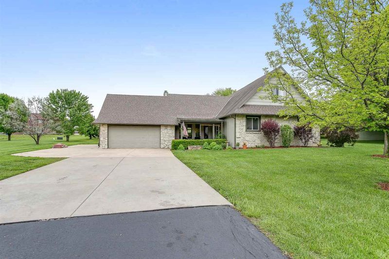 12213 E Fireside Ct, Derby, KS 67037