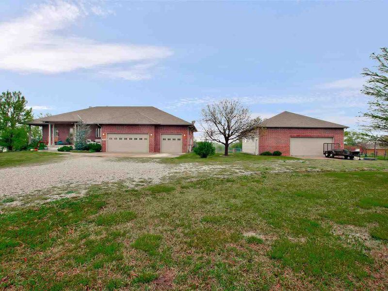 11600 E Turtle Creek Cir, Wichita, KS 67226