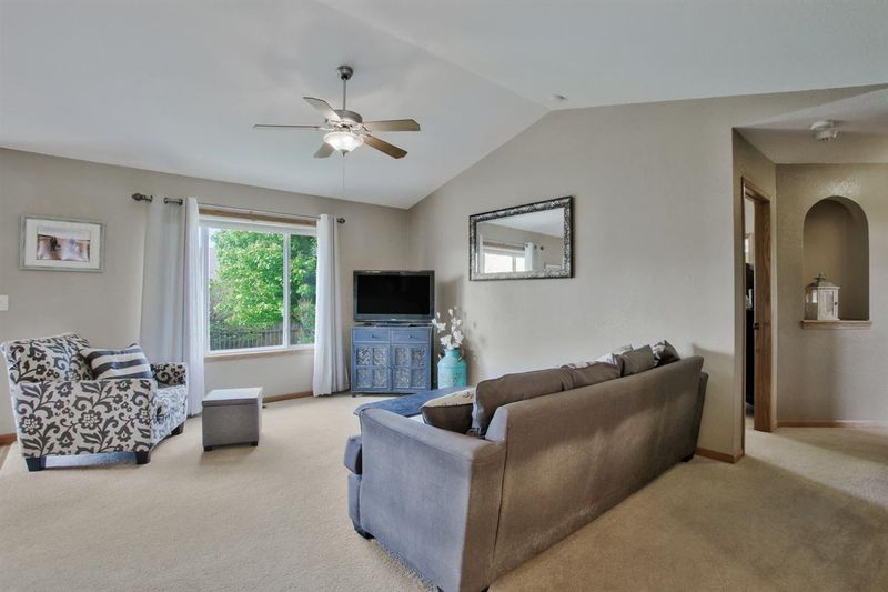 1233 Red River Dr, Clearwater, KS 67026