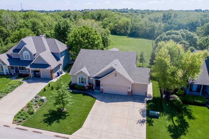 2005 E Countryview Dr, Derby, KS 67037