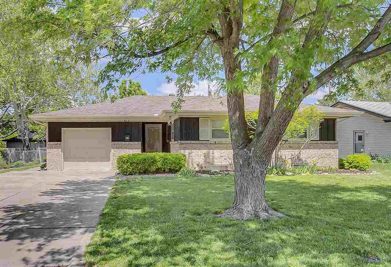 8214 E Bayley St, Wichita, KS 67207