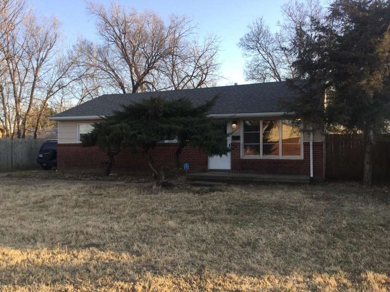 1621 E Jump St, Wichita, KS 67216