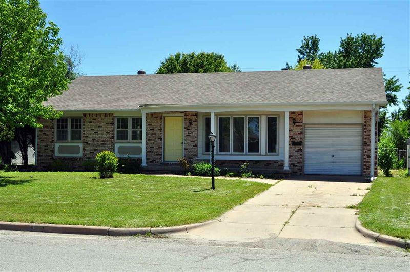 8005 E Zimmerly St, Wichita, KS 67207