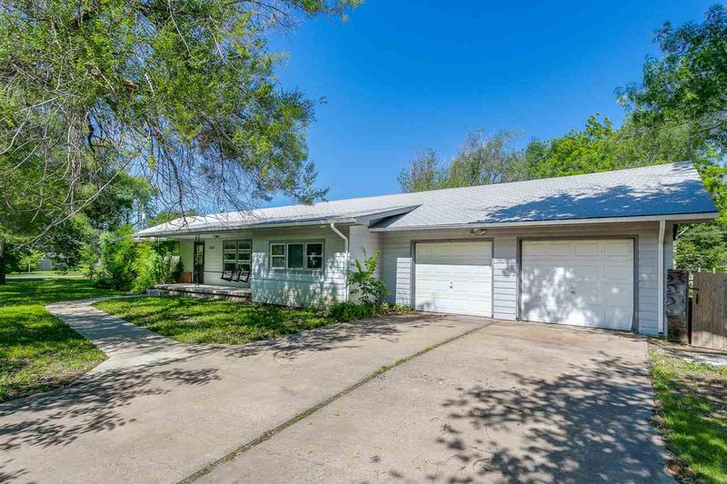 539 N Broadview Ln, Andover, KS 67002