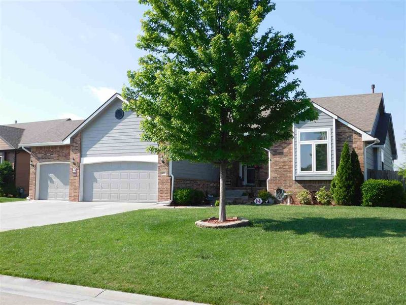801 W Putter Ct, Andover, KS 67002