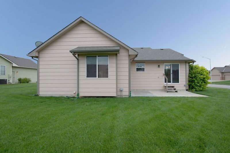 3830 N Rutgers Ct, Maize, KS 67101