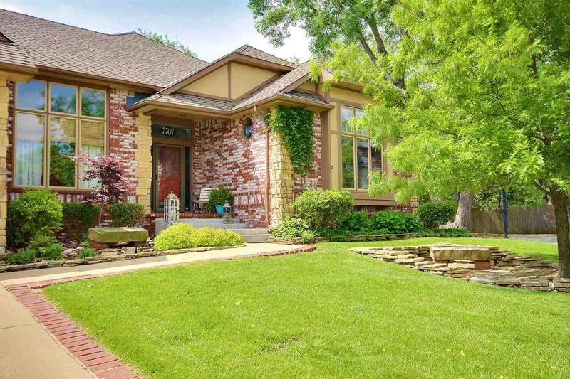 7707 E Oneida Ct, Wichita, KS 67206