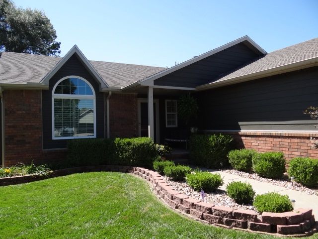 309 Valley Park Dr, Valley Center, KS 67147