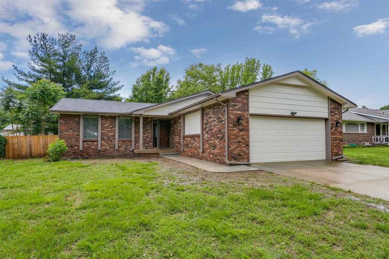 1607 E Maple St, Derby, KS 67037