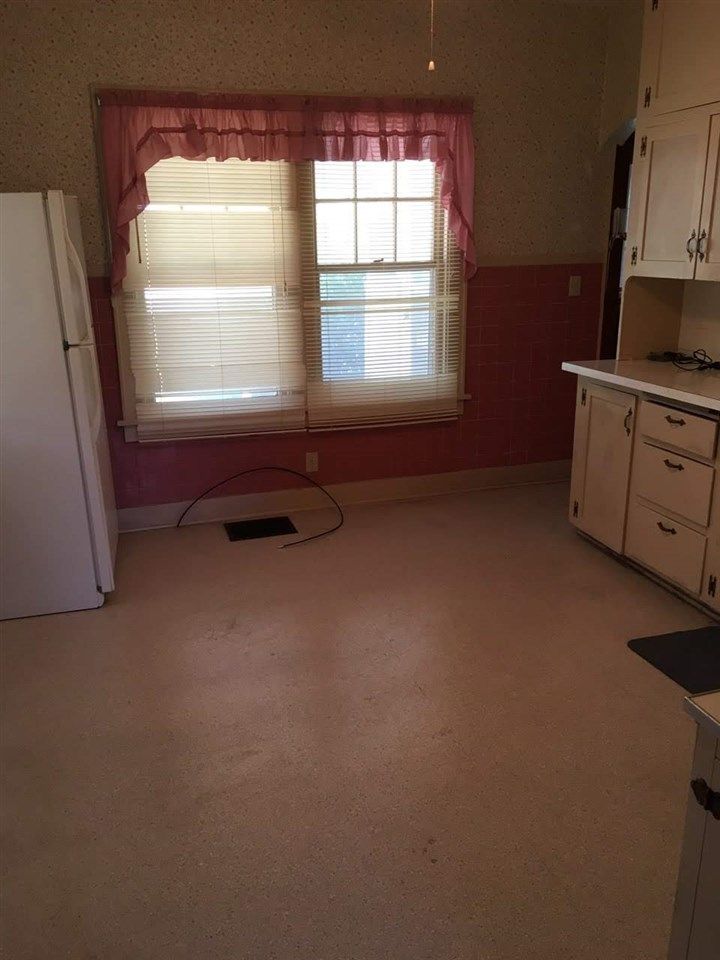 415 W 6th St, Newton, KS 67114