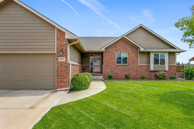 1119 E Thorn Apple St, Derby, KS 67037