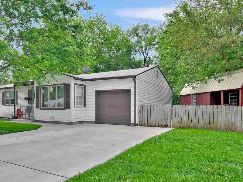 1225 E 61st St N, Park City, KS 67219