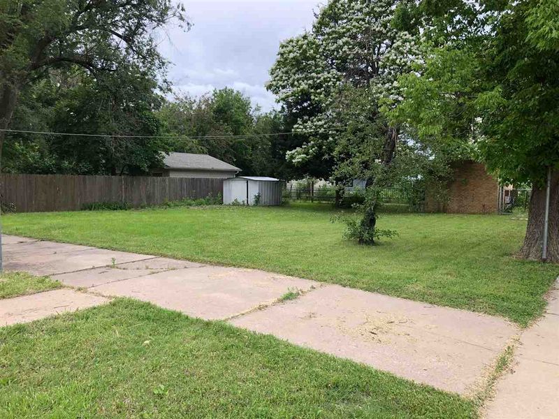 2403 S Everett St, Wichita, KS 67217