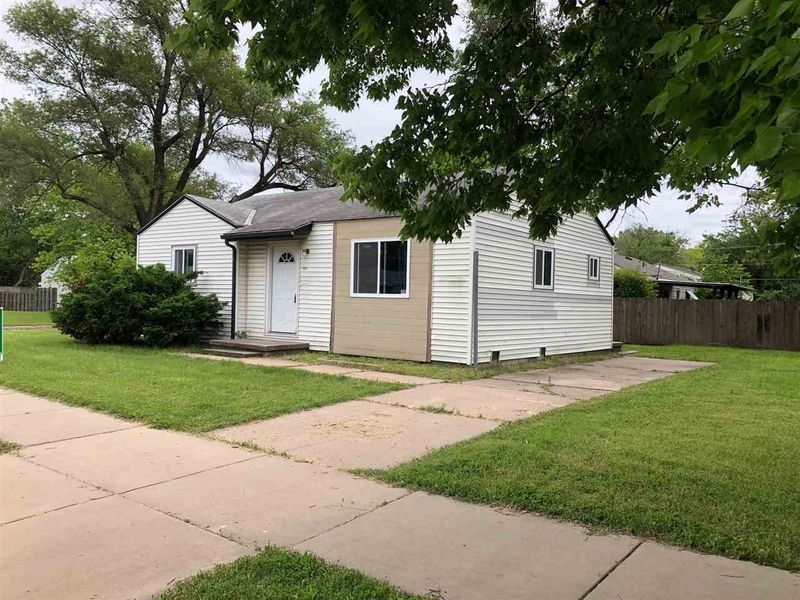 2403 S Everett St, Wichita, KS 67217