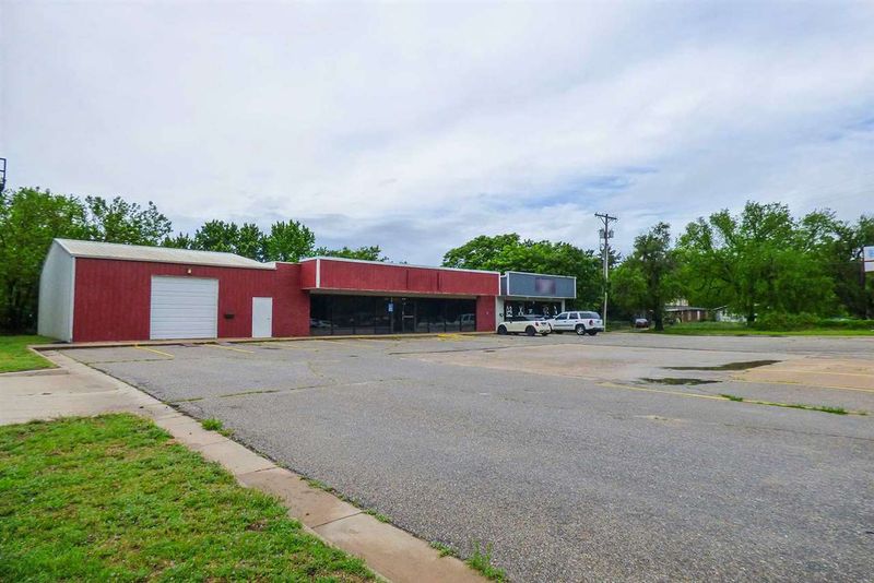 4935 W Central Ave, Wichita, KS 67212