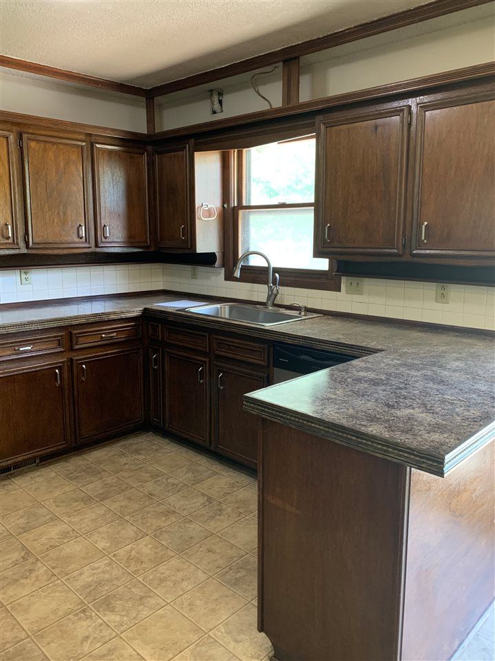 1622 N Main St, Rose Hill, KS 67133