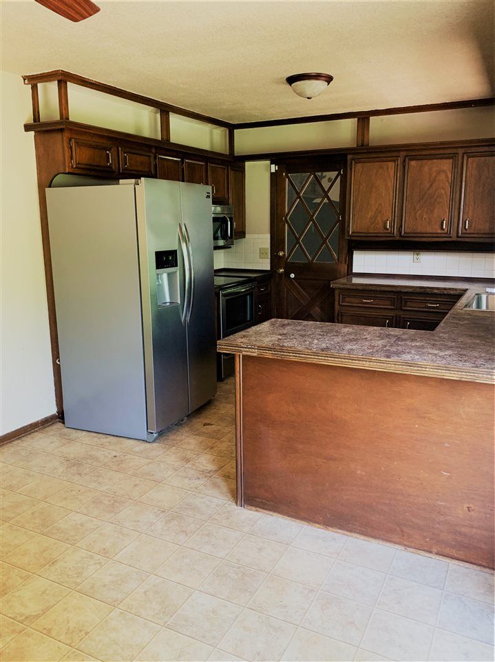 1622 N Main St, Rose Hill, KS 67133